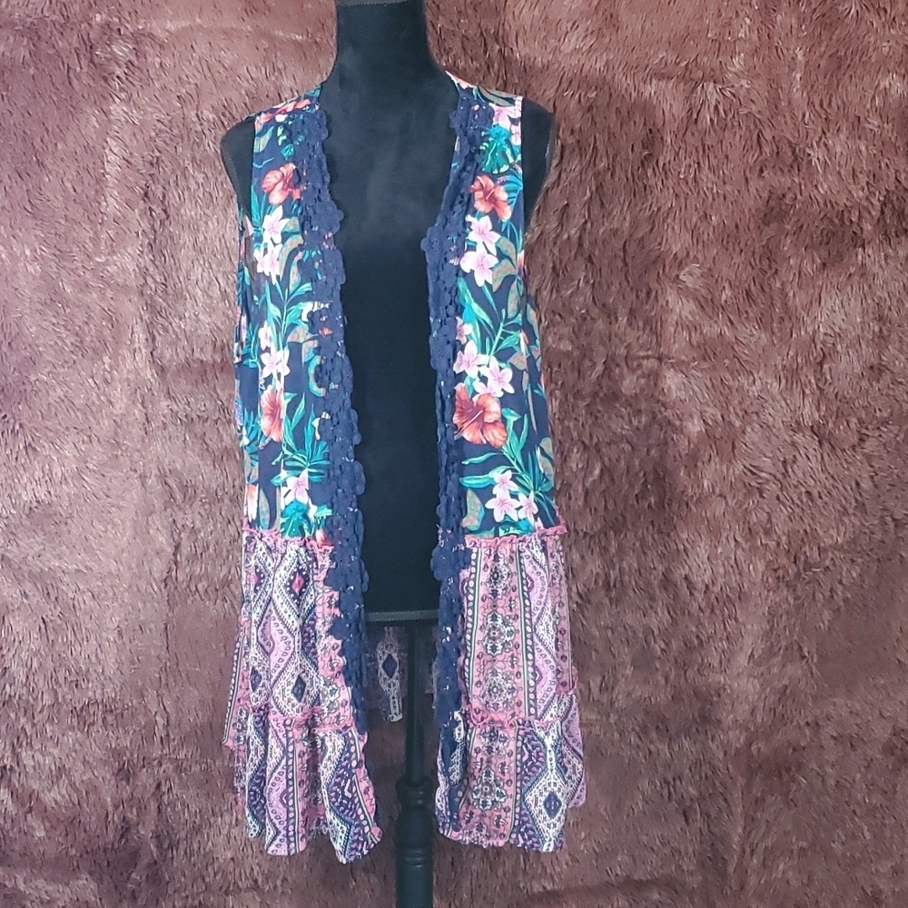 Belle Du Jour Lave and Floral Sleeveless Cardigan
